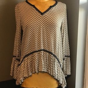 Women’s black and white top